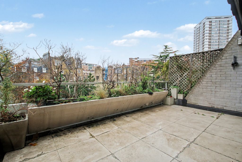 Property photo 1 of 9 St Georges Fields, Marble Arch, London W2