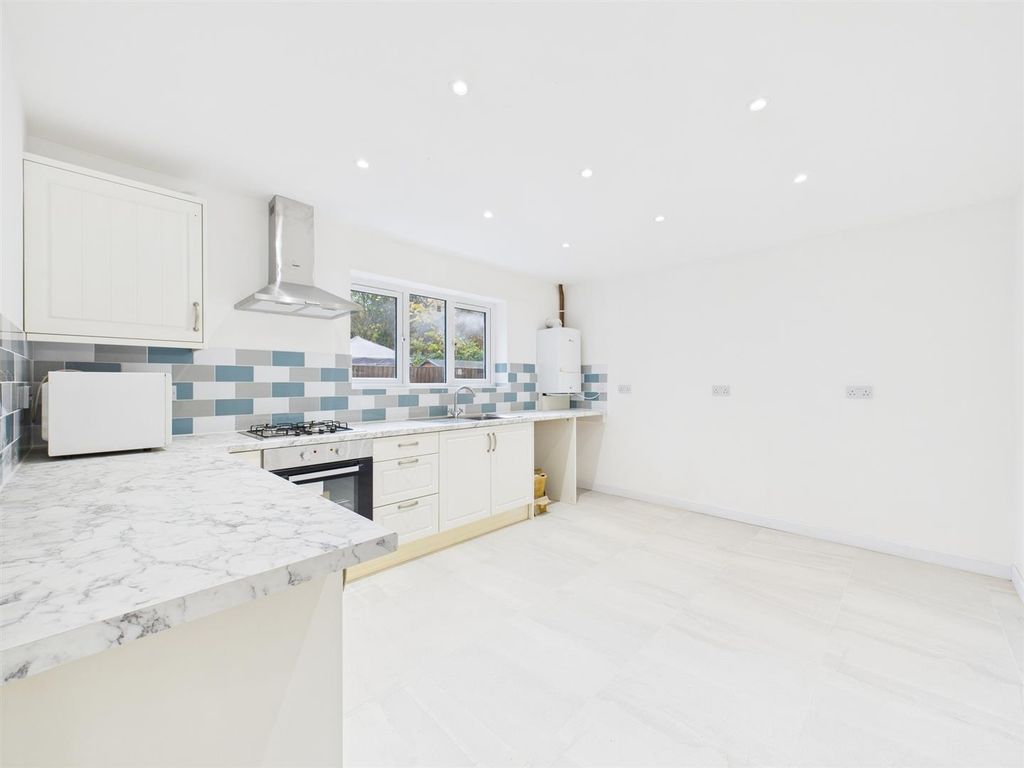 Property photo 1 of 11 Cam03975G0-Pr0147-Still025.Jpg