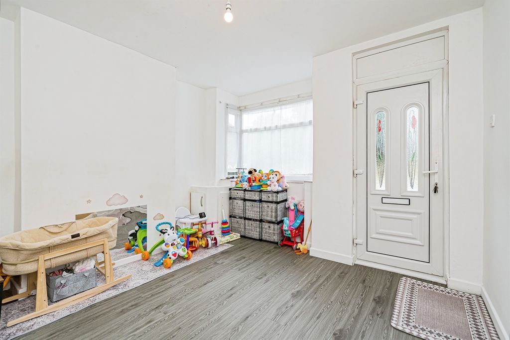 Property photo 2 of 17