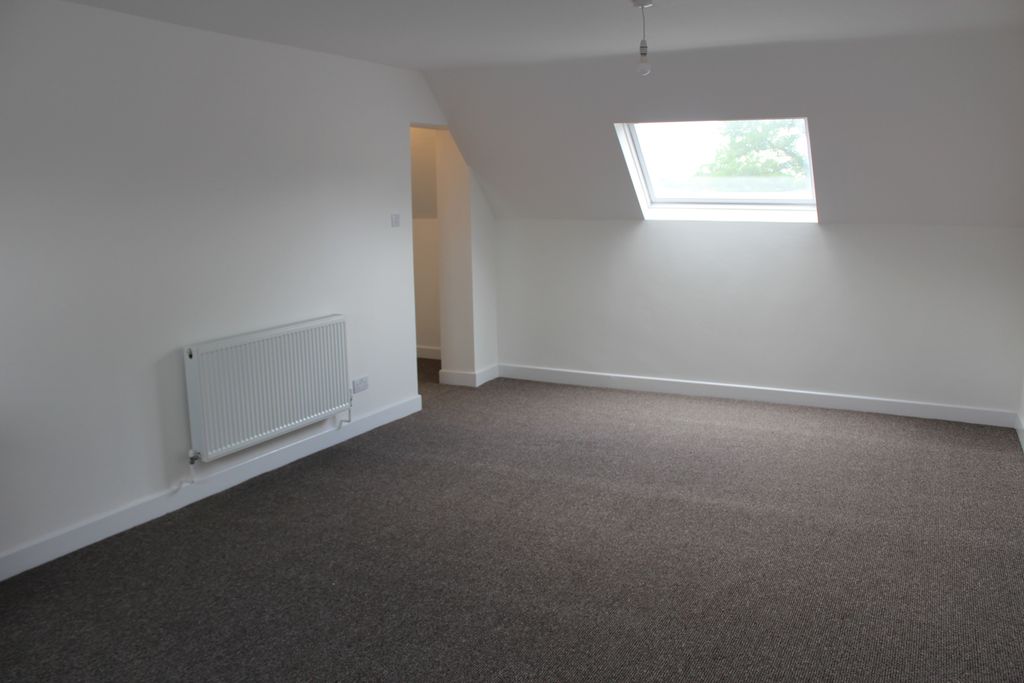 Property photo 2 of 32 Living Room