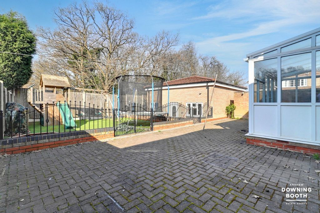 Property photo 2 of 25