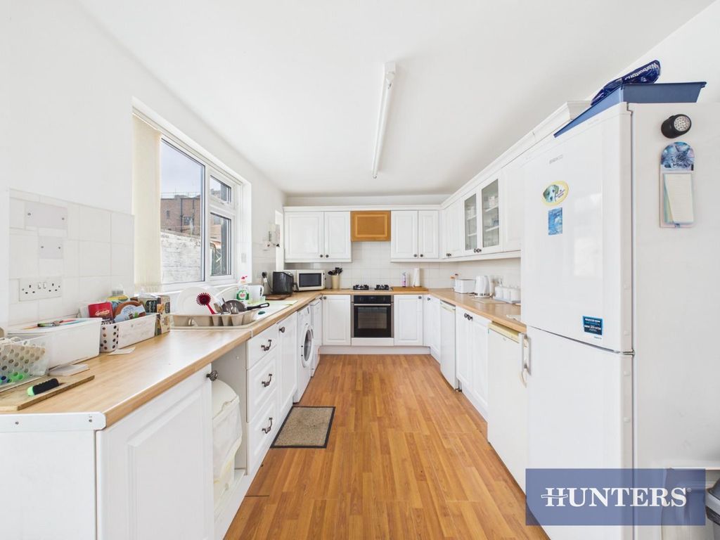 Property photo 2 of 15 Kitchen