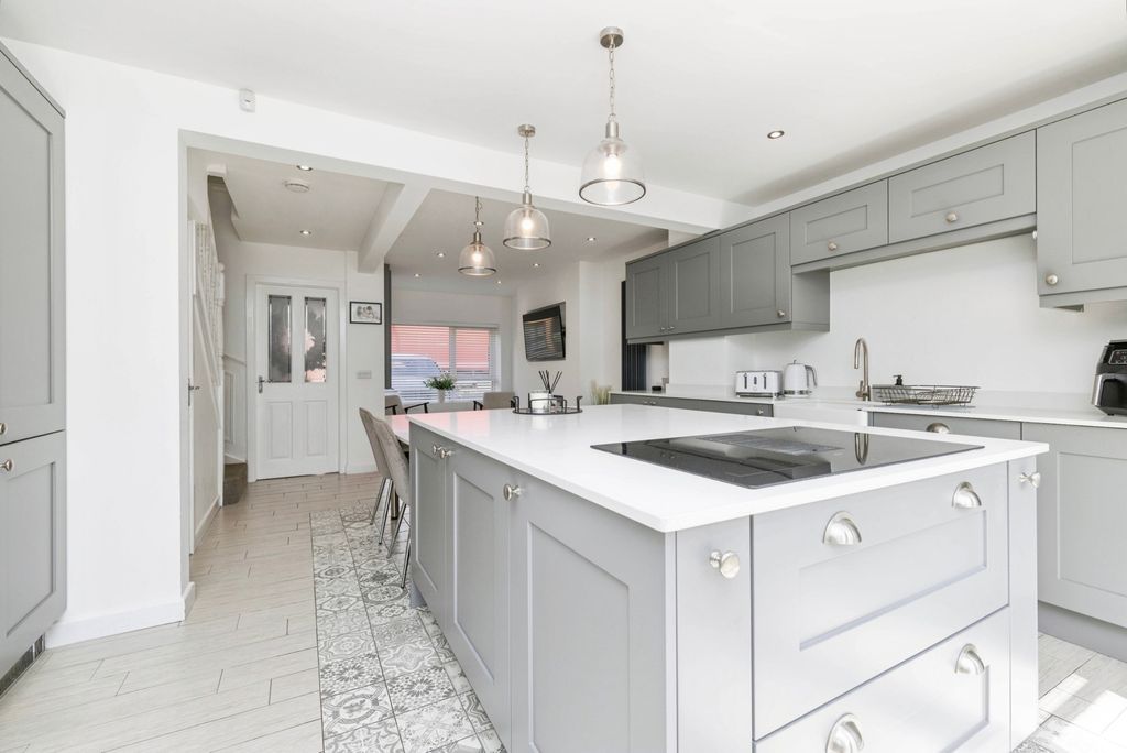 Property photo 3 of 20 Pbox-Img.Jpg