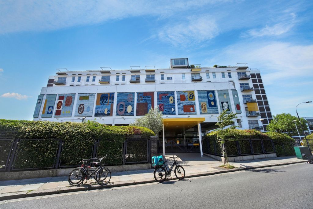 Property photo 1 of 17 Flat 14, The Piper Building, Peterborough Road, Fulham, London Sw6 3Ef