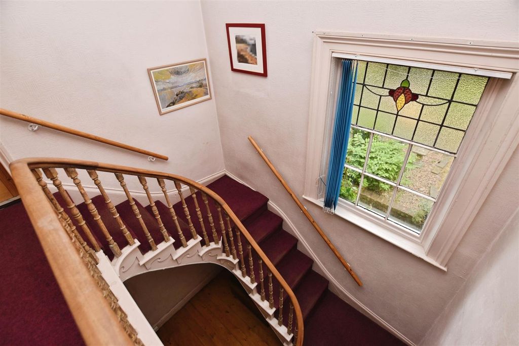 Property photo 3 of 28 First Floor Galleried Landing