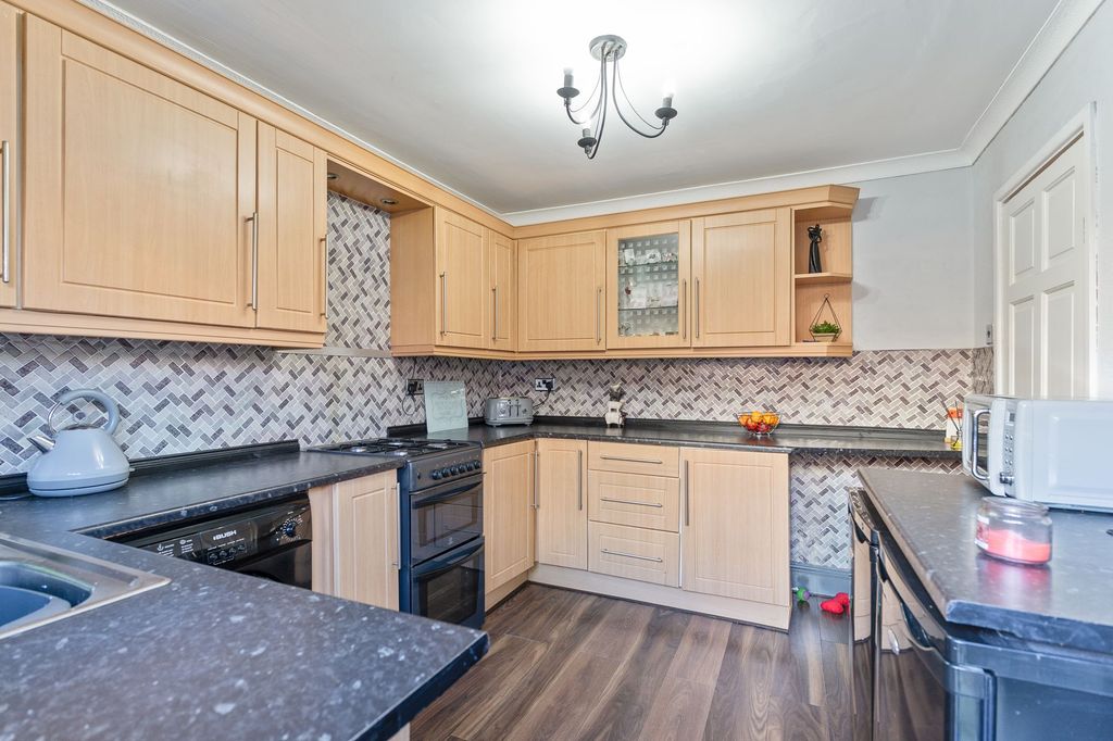 Property photo 2 of 21