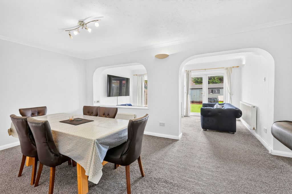 Property photo 2 of 26