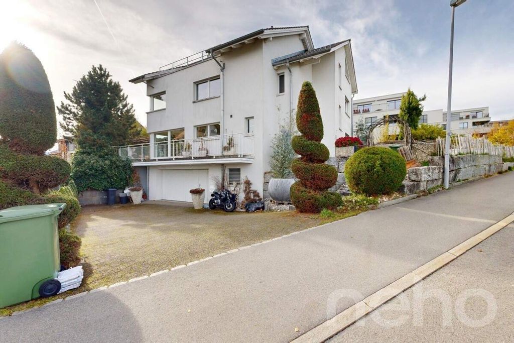 Property photo 3 of 13