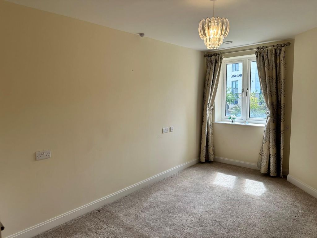 Property photo 3 of 7 Bedroom.Jpg