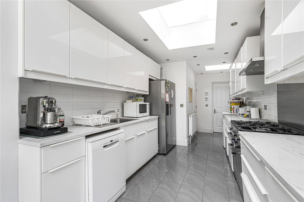Property photo 2 of 17 Kitchen