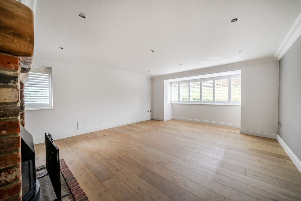 Property photo 3 of 23 Picture No. 24