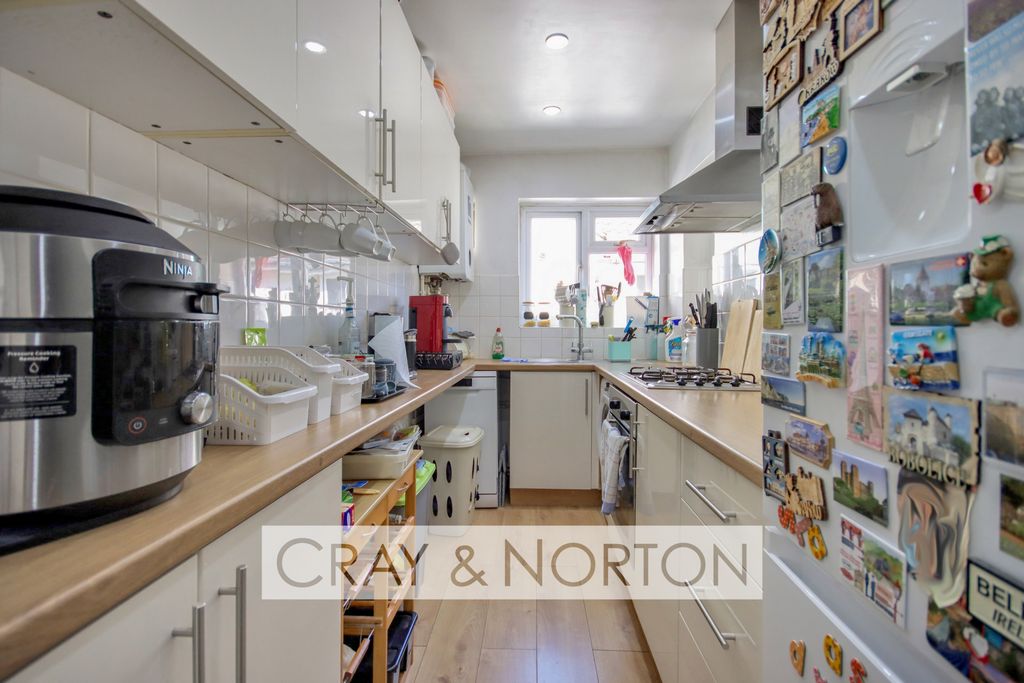 Property photo 3 of 7 Photo 2