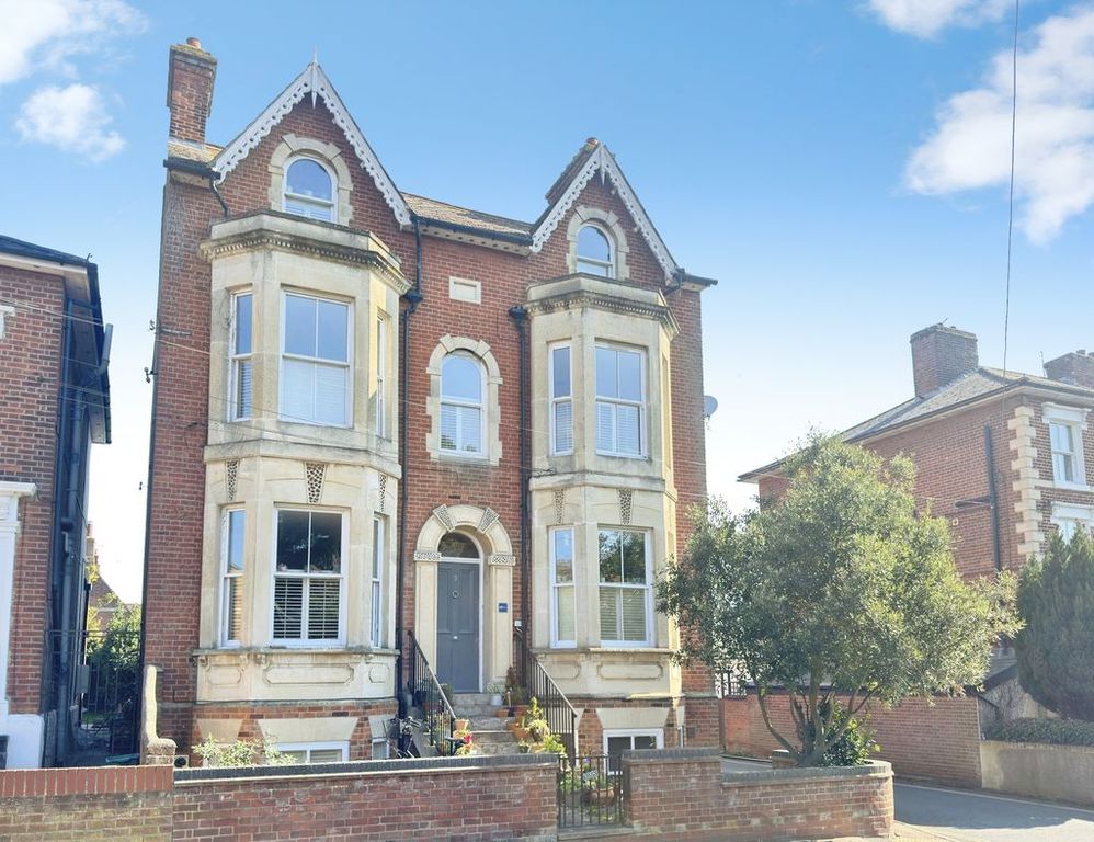 Property photo 3 of 17 High Street