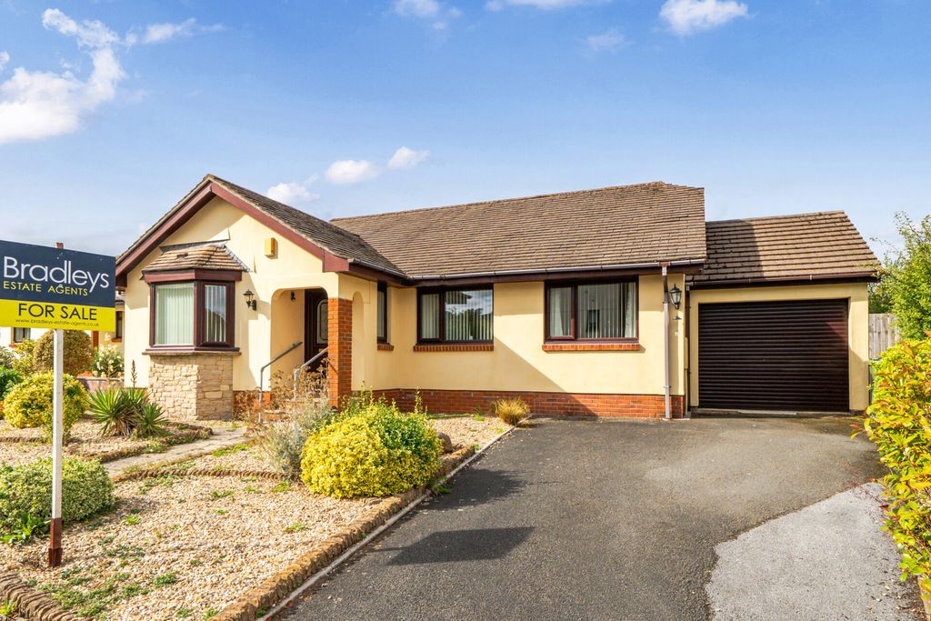 Property photo 1 of 10 Front