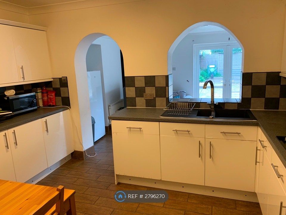 Property photo 3 of 28 Kitchen/Diner