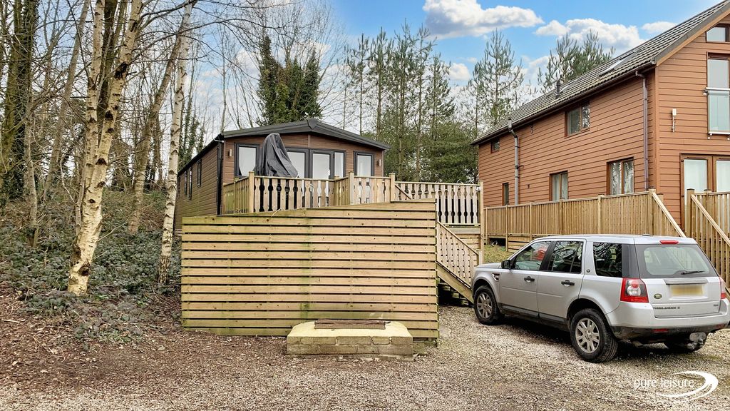 Property photo 2 of 13 8A Arnside