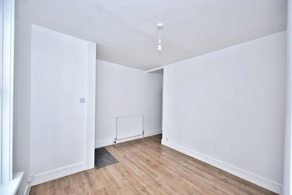 Property photo 3 of 17 Pbox-Img.Jpg