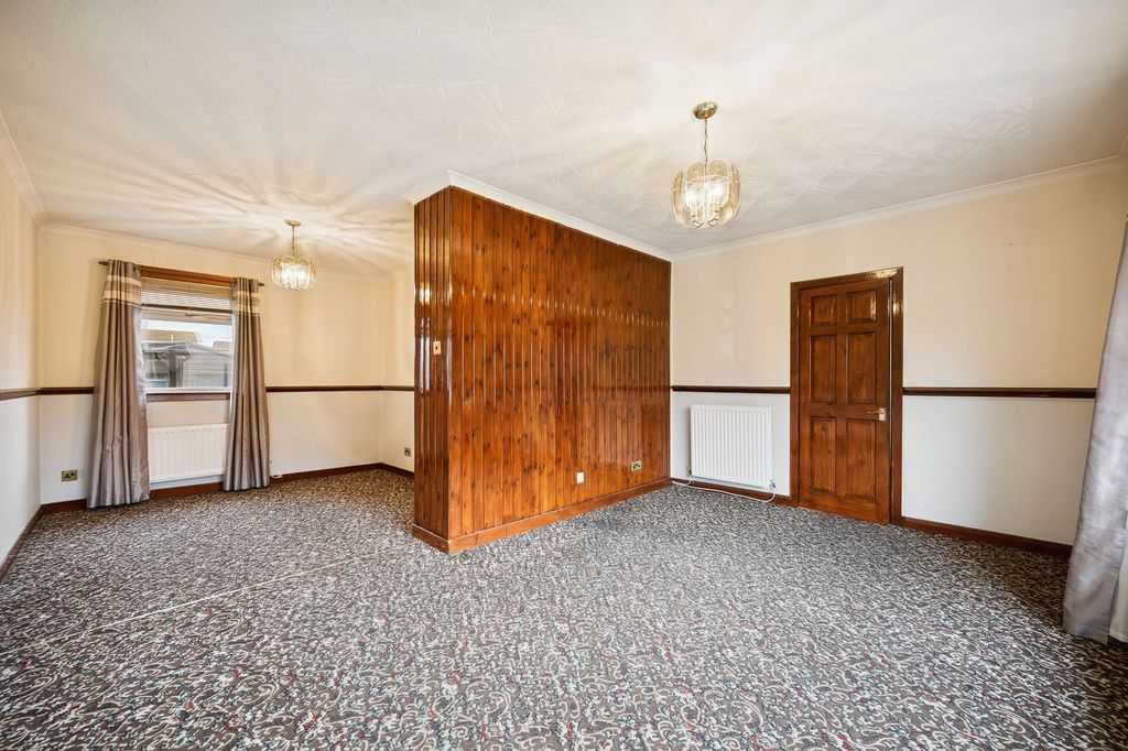 Property photo 3 of 25 Lounge/Dining Area