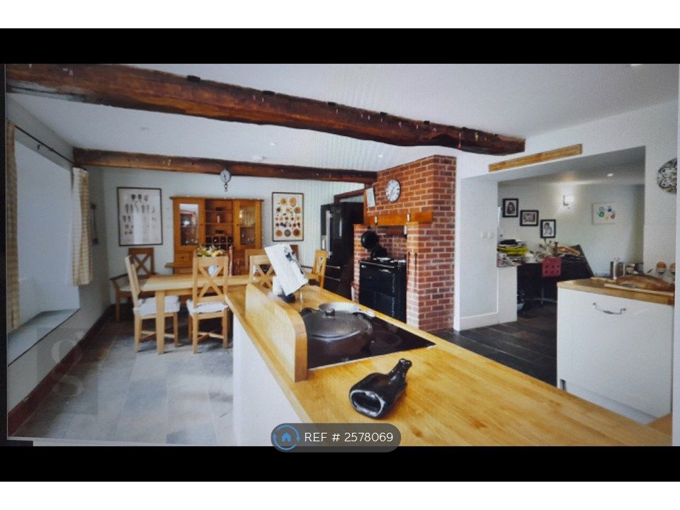 Property photo 3 of 21 Kitchen