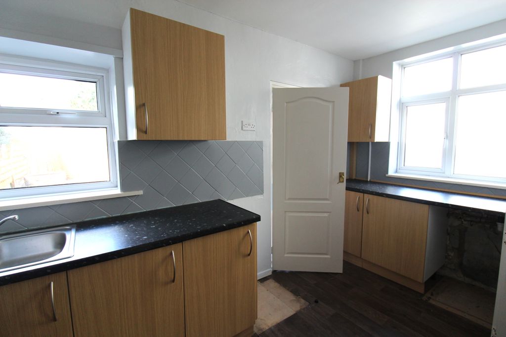 Property photo 3 of 10 Dining Kitchen