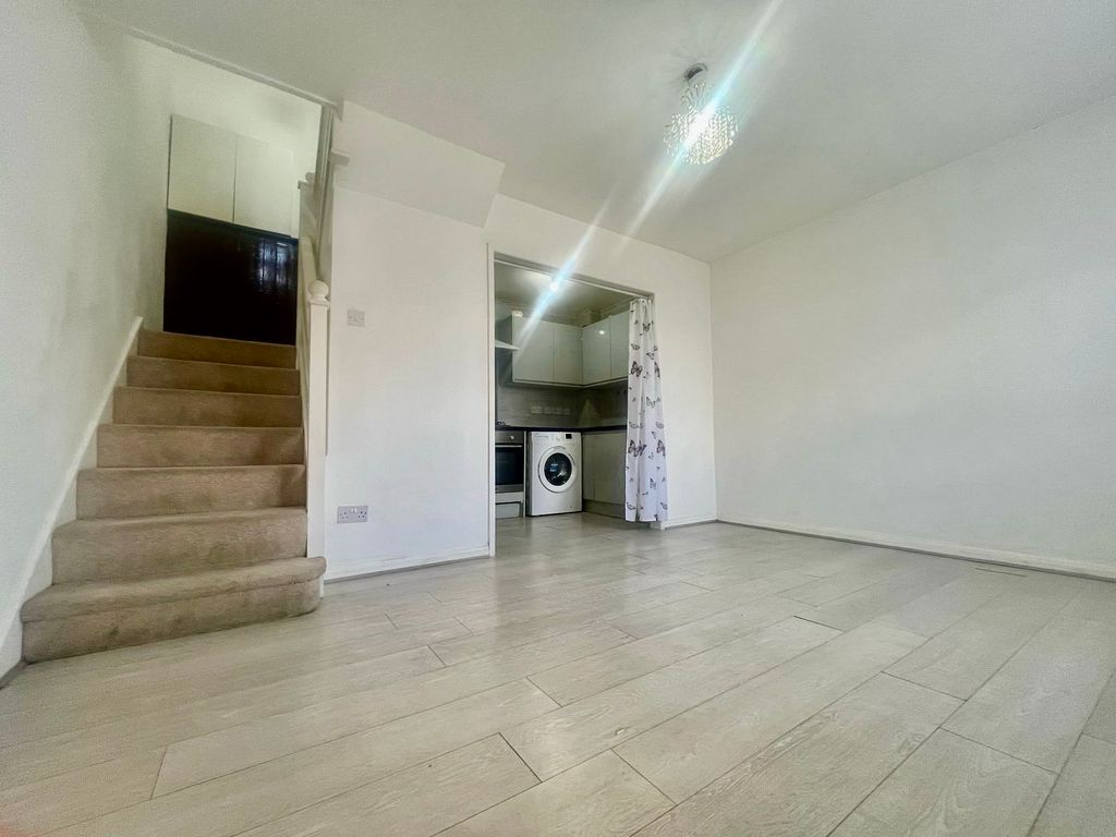 Property photo 3 of 7 E26d8Ad3-911B-483F-bae1-Fb2cc57c2005