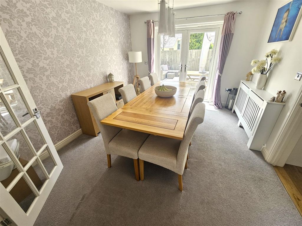 Property photo 3 of 23 Dining Room.Jpg