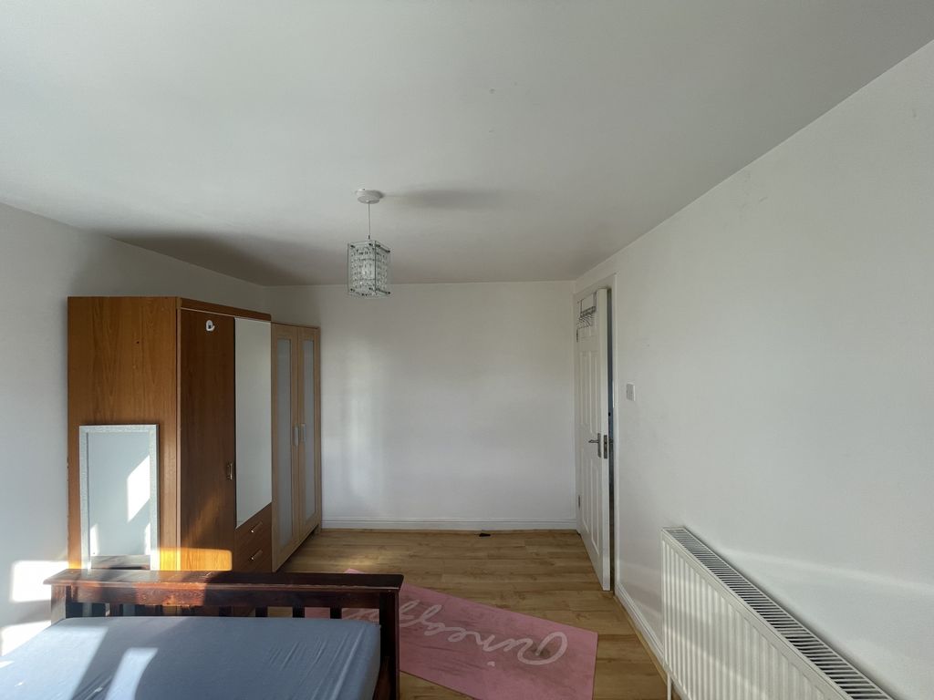 Property photo 3 of 8 Gallery