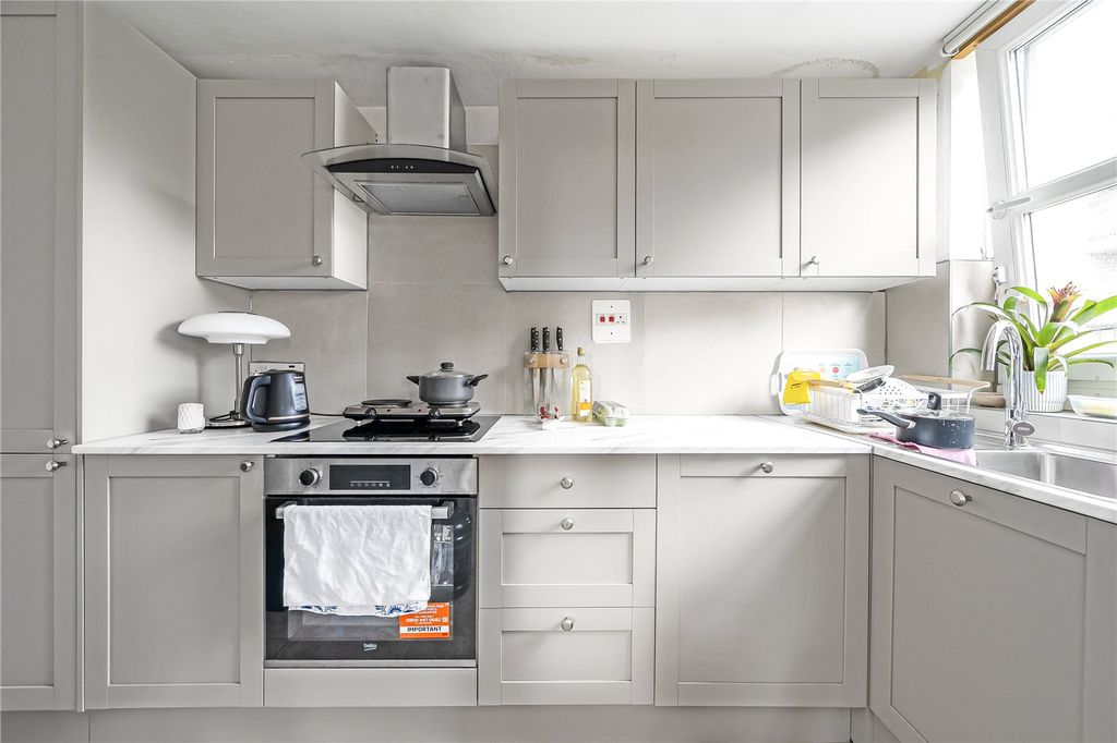 Property photo 3 of 10 Picture No. 11