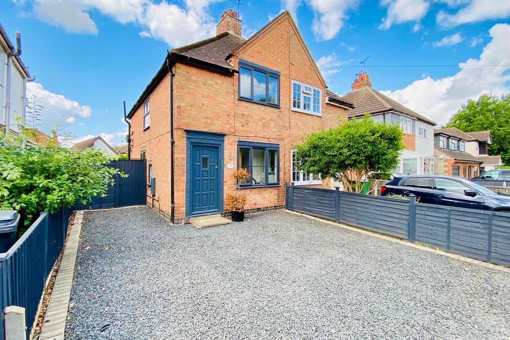 Property photo 2 of 28