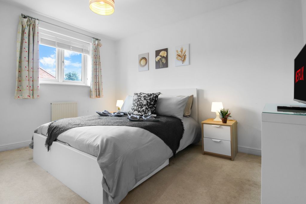 Property photo 2 of 31
