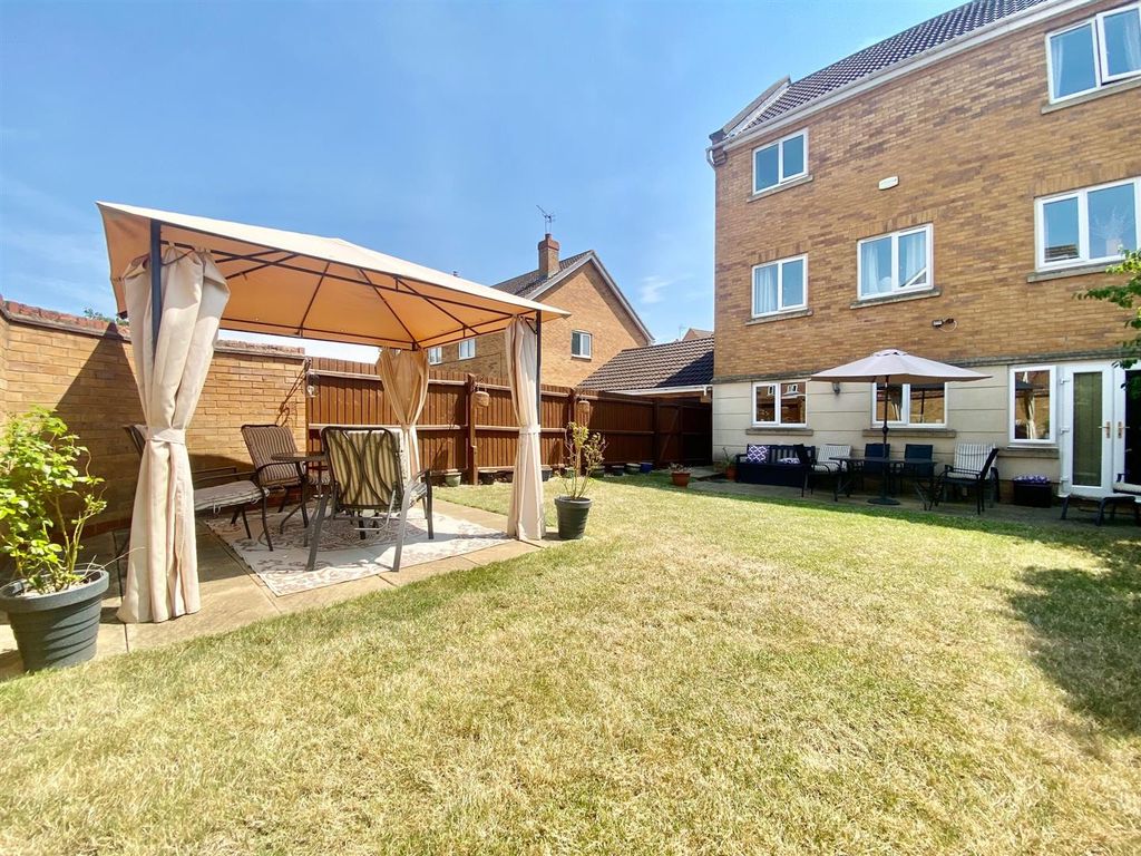 Property photo 2 of 22