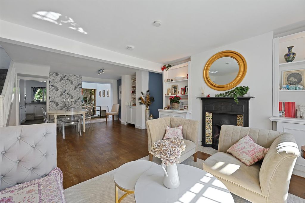 Property photo 2 of 10 Bradmore Park Road
