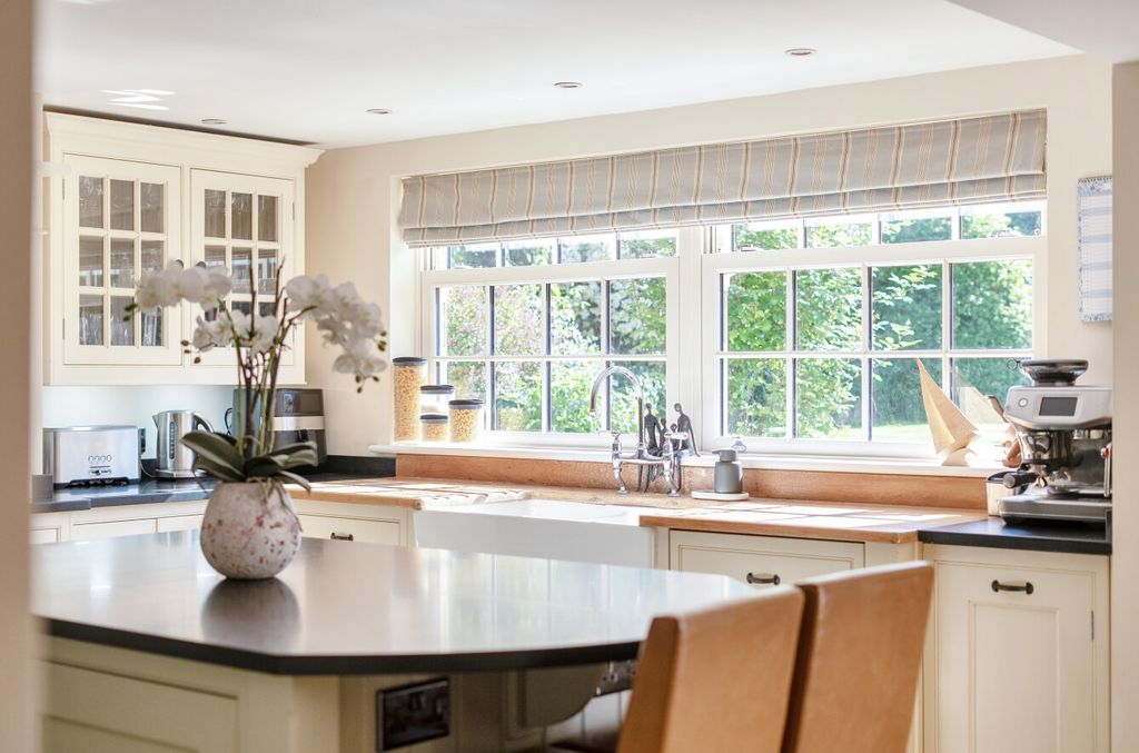 Property photo 3 of 16 1439978-20-69E895...