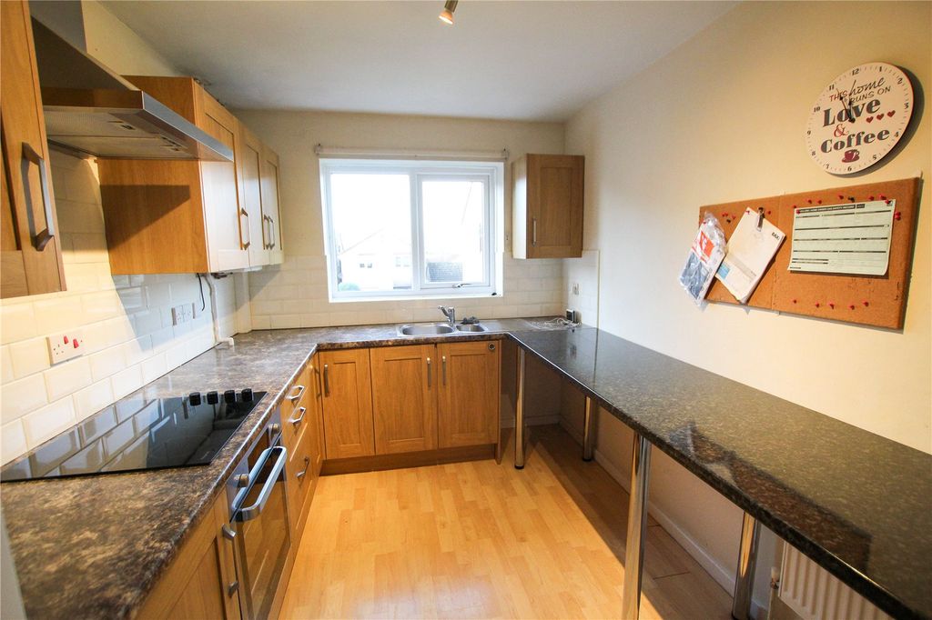 Property photo 2 of 11 Kitchen.
