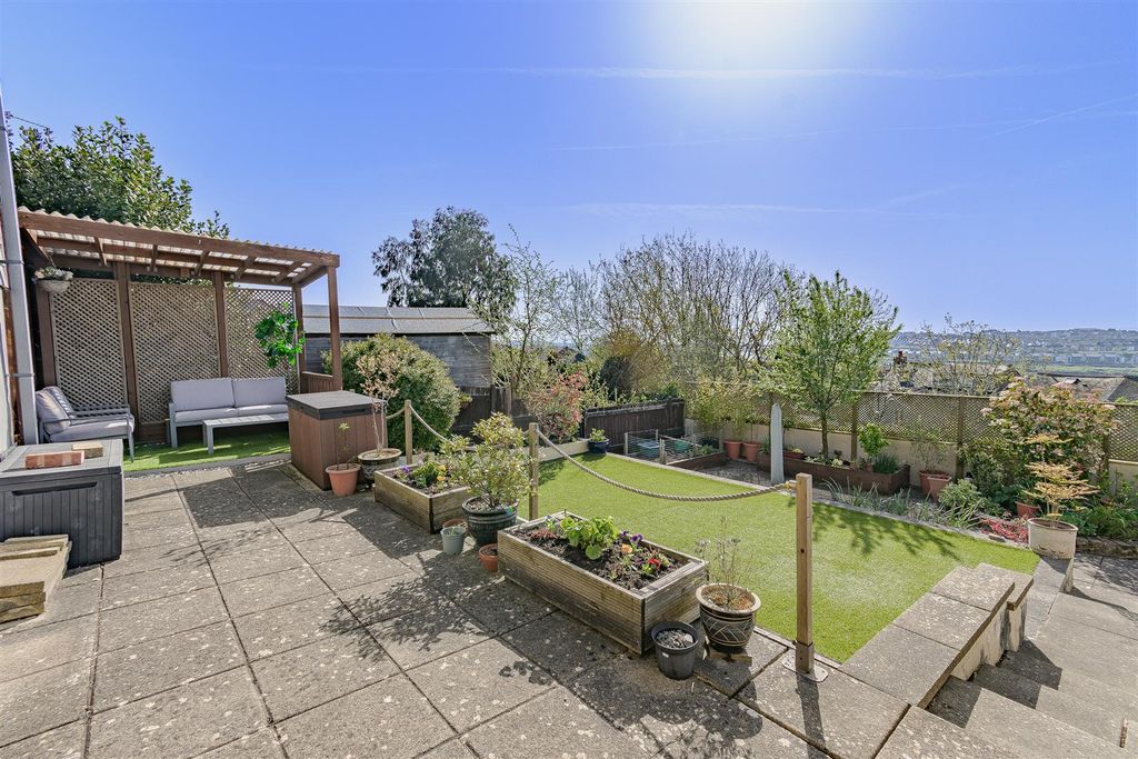 Property photo 2 of 28 Rear Garden