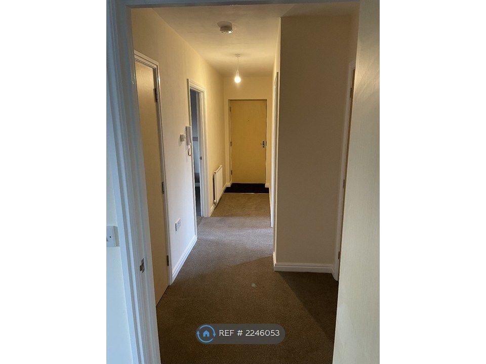 Property photo 2 of 17 Entrance Hallway