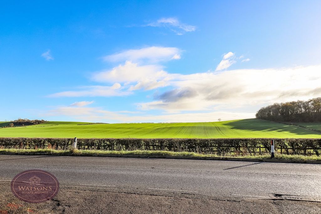 Property photo 2 of 30