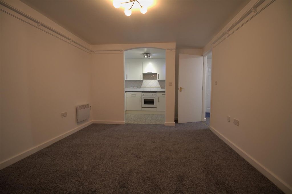 Property photo 2 of 8 Lounge.Jpg