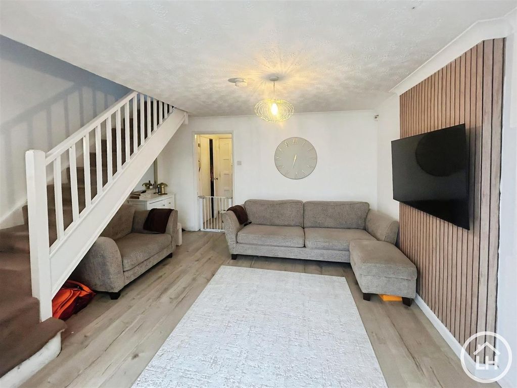 Property photo 3 of 10 Lounge