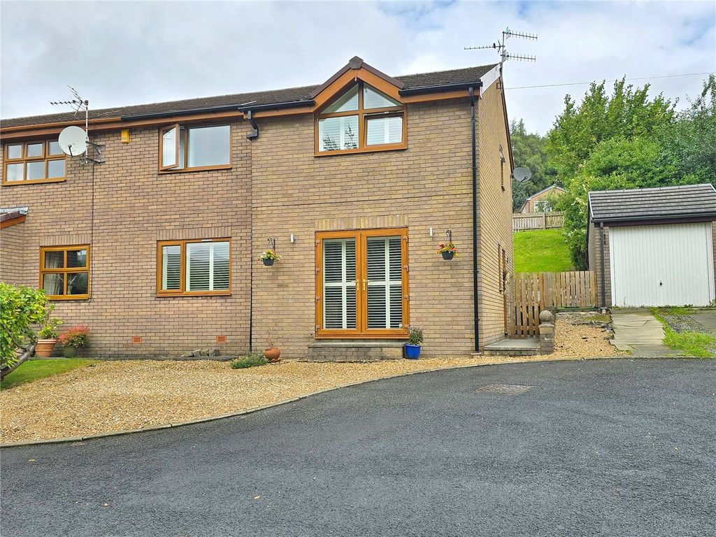 Property photo 1 of 24 Modern Semi-Detached