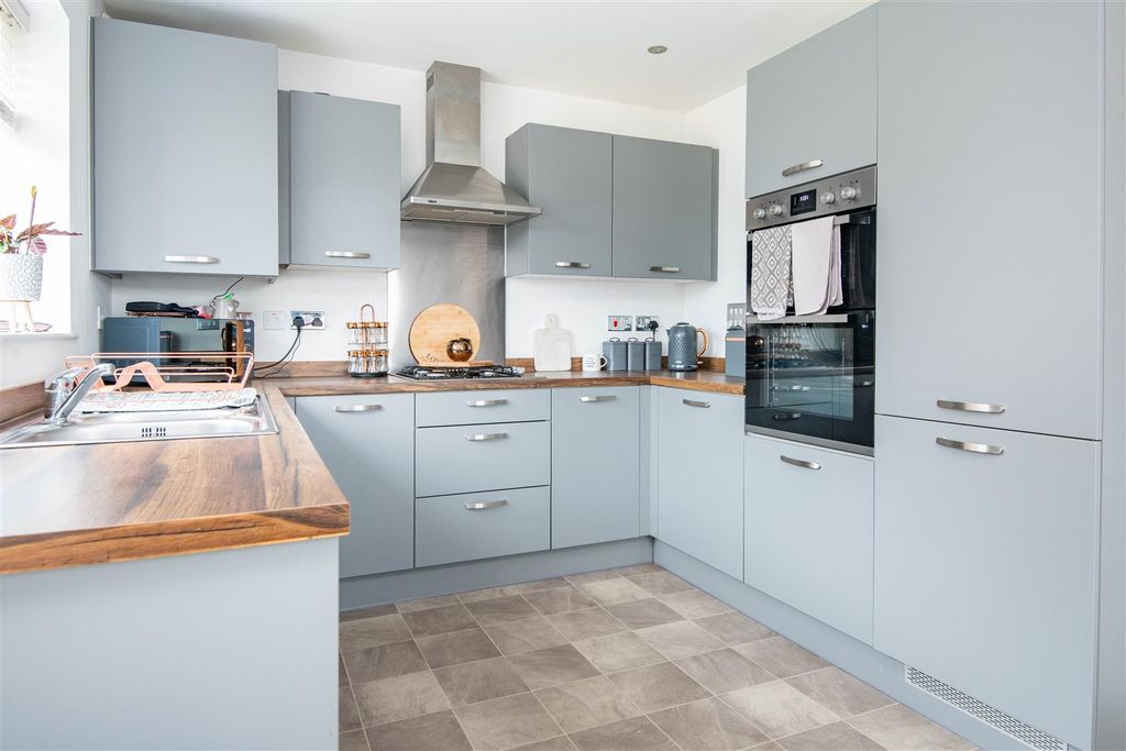 Property photo 3 of 20 Kitchen &amp; Dining