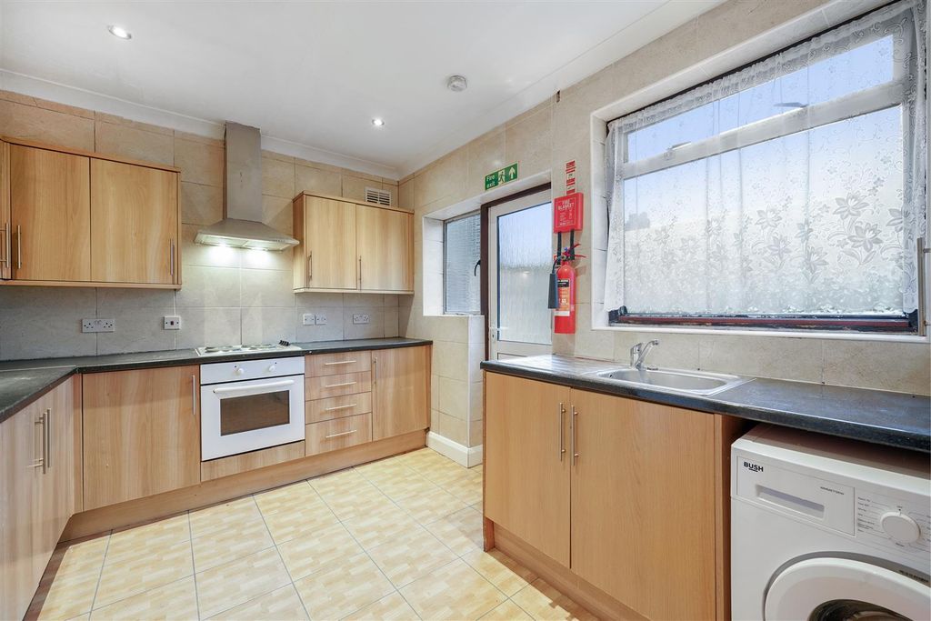 Property photo 2 of 14 947 Harrow Road - P0Jltwfmssbmnpu42Wvk.Jpg