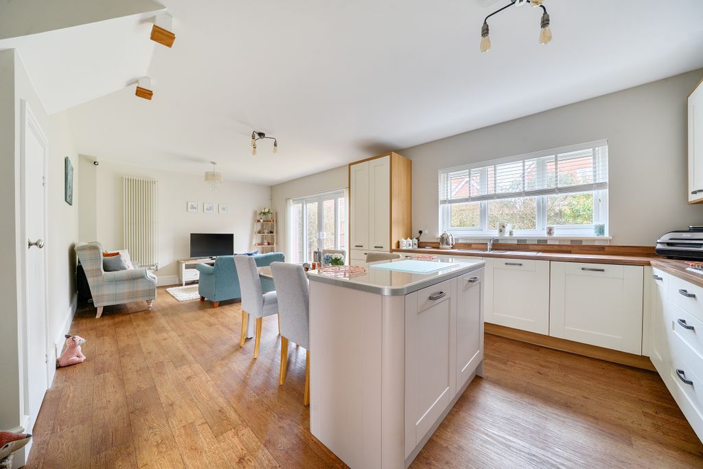 Property photo 2 of 20 14162081269930d2460E38