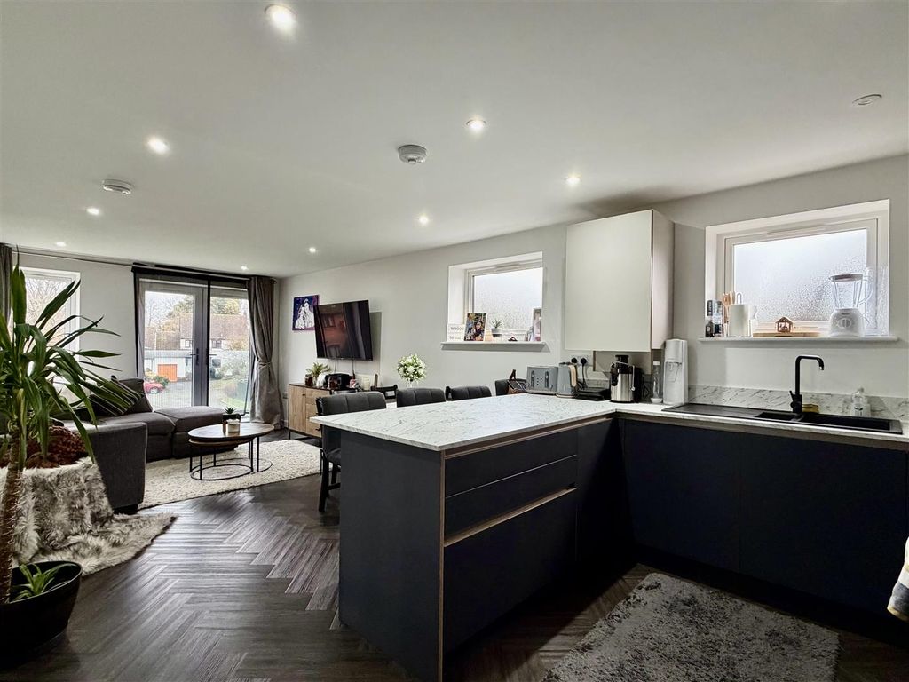 Property photo 2 of 26