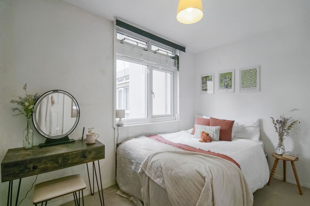 Property photo 2 of 18 Cedards9038420250823064322_20250822-230320382_Drvzp.Jpg