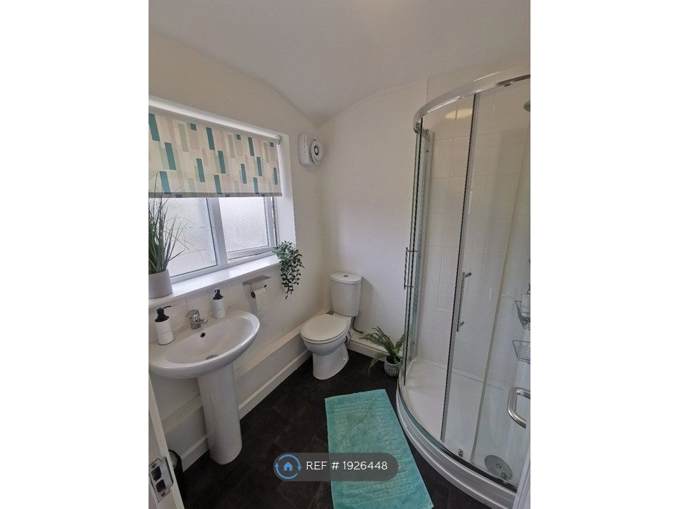 Property photo 2 of 8 Double Room,  With Sole-Use Of Off-Suite