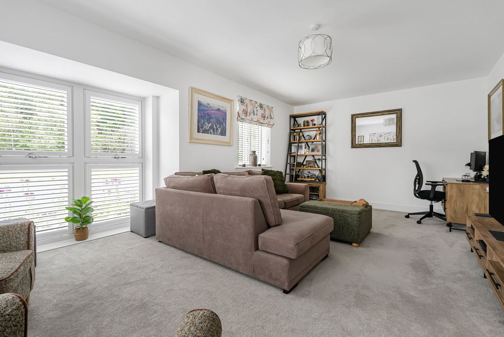 Property photo 3 of 19 Sitting Room