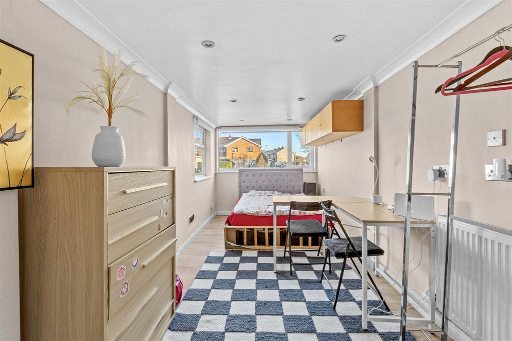 Property photo 2 of 13 Photos_High Res_5 Bowler Lea, Hp13 5Ud-4.Jpg