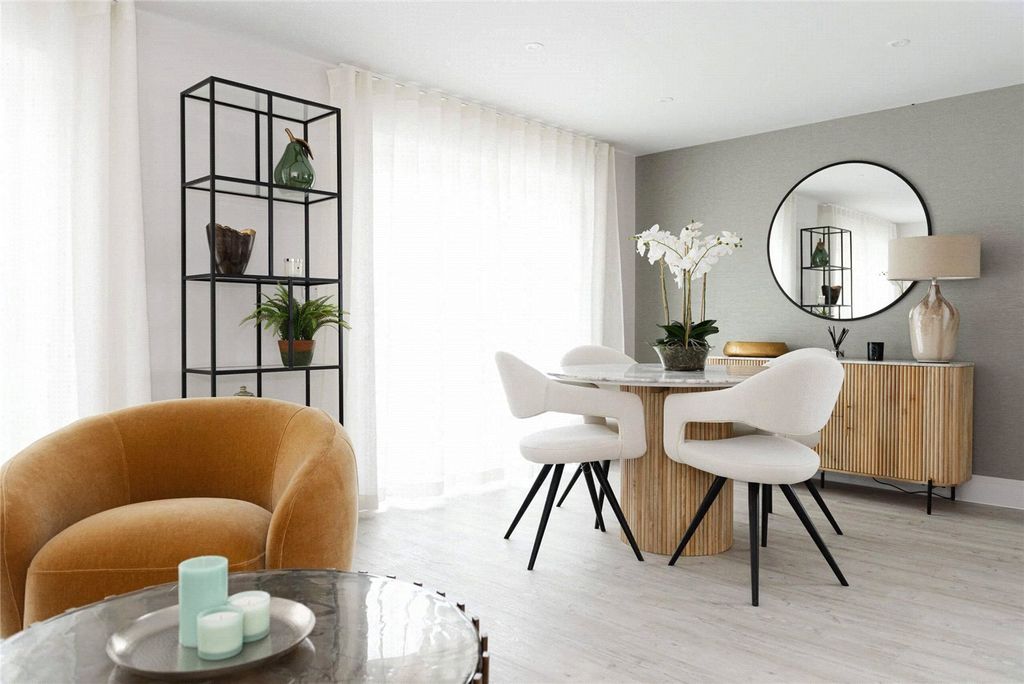 Property photo 3 of 10 Show Home Dining