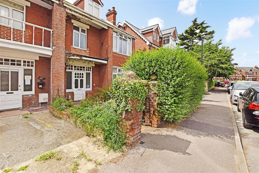 Property photo 1 of 6